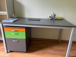 Schreibtisch mit Korpus 