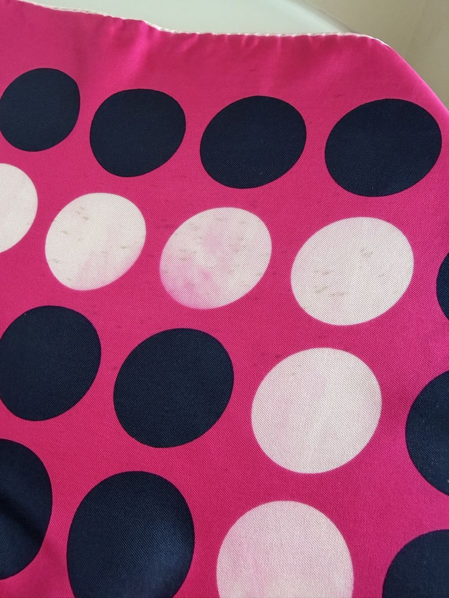 Lanvin Foulard & Sciarpe: Foulard en soie de Lanvin – Usato da Cressier FR venduto da Kvito4ka 7