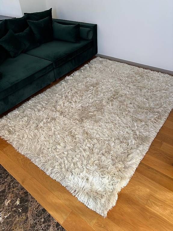 Bolia Teppiche: White fluffy carpet (Bossa collection, Bolia) – Gebraucht aus Zürich von mar_lz8m