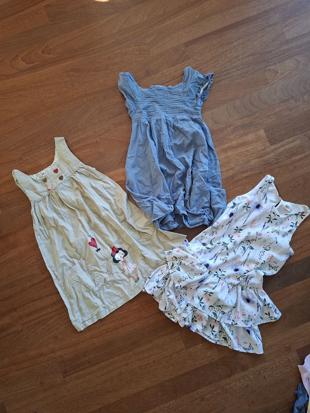 Lotti & Set di vestiti: 10-teiliges Kleiderpaket Grösse 128 – Usato da Thun venduto da SiHoSt 6