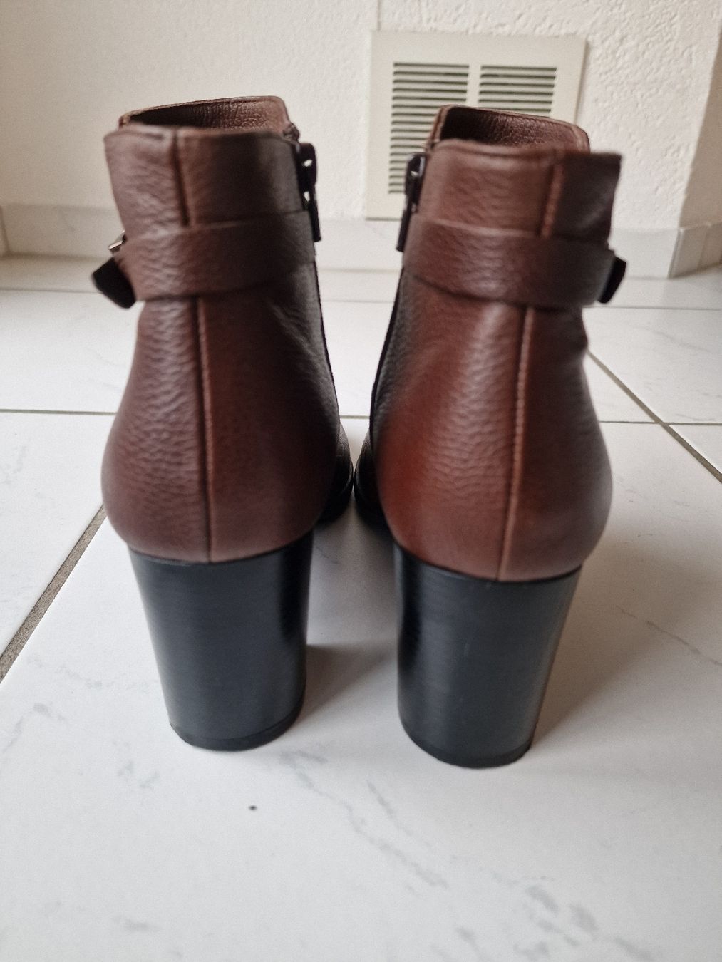 Scarpe da donna: Stiefeletten von Sandeus – Usato da Lausen venduto da Joli-80 3