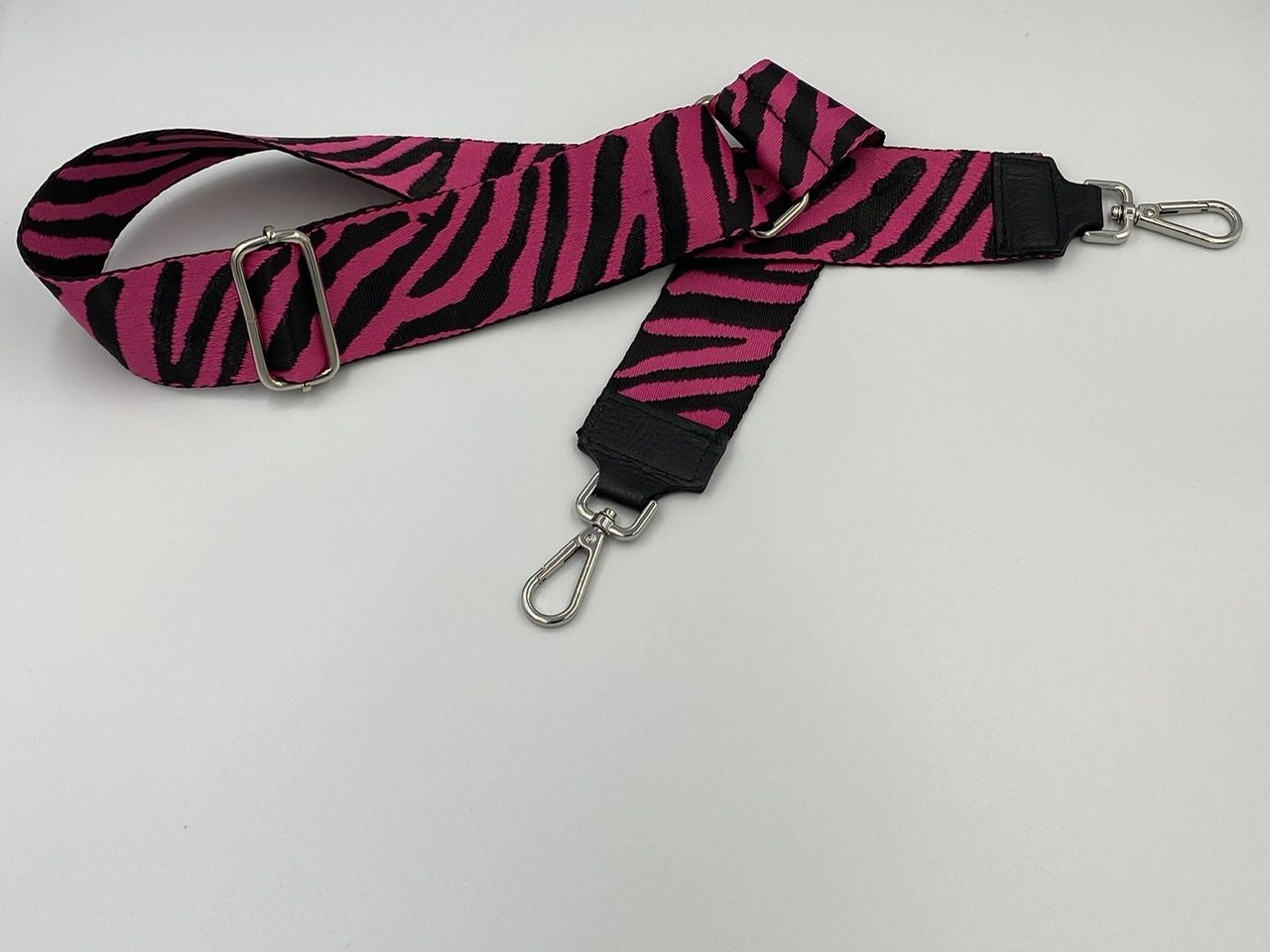 Altro in  Abbigliamento & Accessori: Schulterriemen "Zebra Pink" – Nuovo e nell'imballaggio originale da Bülach venduto da DuffyFashionAvenue