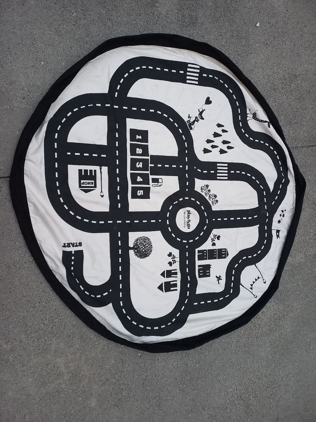 Spielmatte: Spielteppich und Sack – Gebraucht aus Kilchberg ZH von Fast-Forward