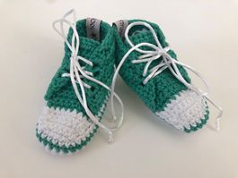 Baby Schuhe - Grün-Weiss - gehäkelt