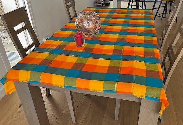 Tissus: nappe multicolore – D'occasion à Genève par e96_9f2n