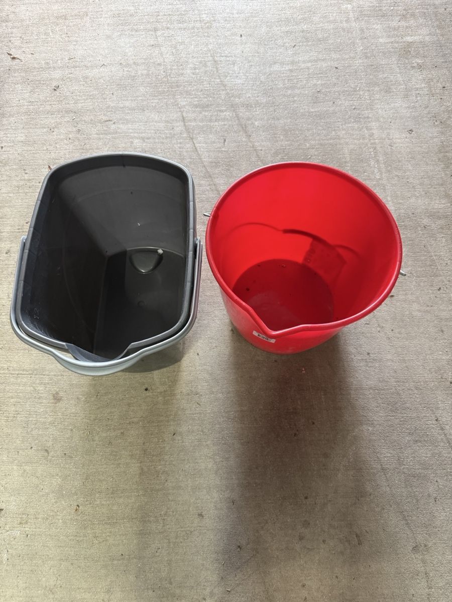 Contenitori & Simili: Set aus zwei Eimern Kunststoff gebraucht – Usato da Boniswil venduto da LS170893