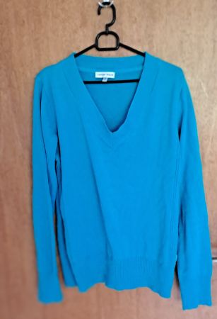 Sehr schöner hellblauer Strickpullover, extralange Ärmel