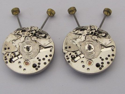 Orologi: 2 Weckeruhrwerke SU, baugleich mit AS 1475. NOS – Usato da Pieterlen venduto da Flipper0 1