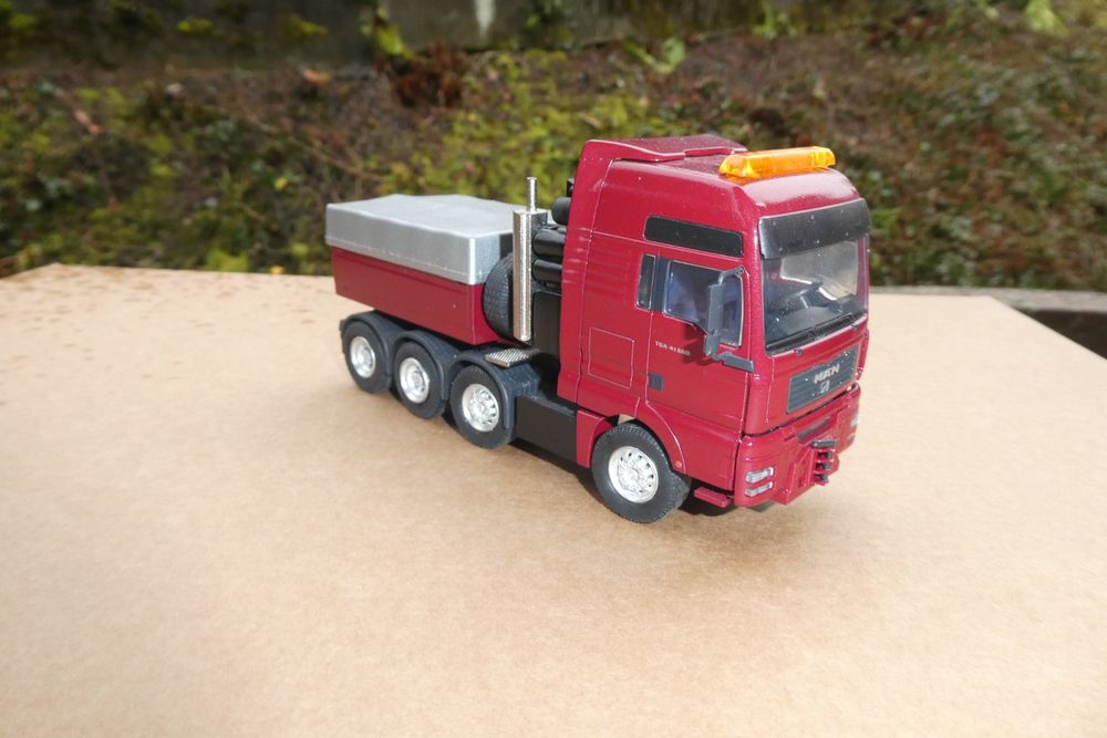 MB Actros Planzer 3-achs-Zugmaschine, AWM 1:87 (Neu und originalverpackt) in Brugg AG für CHF 10