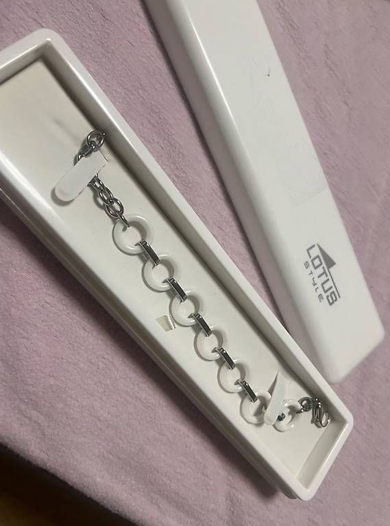 Bracciali & Braccialetti: Lotus Style Armband Weiss – Usato da Schaan venduto da bar_pp72