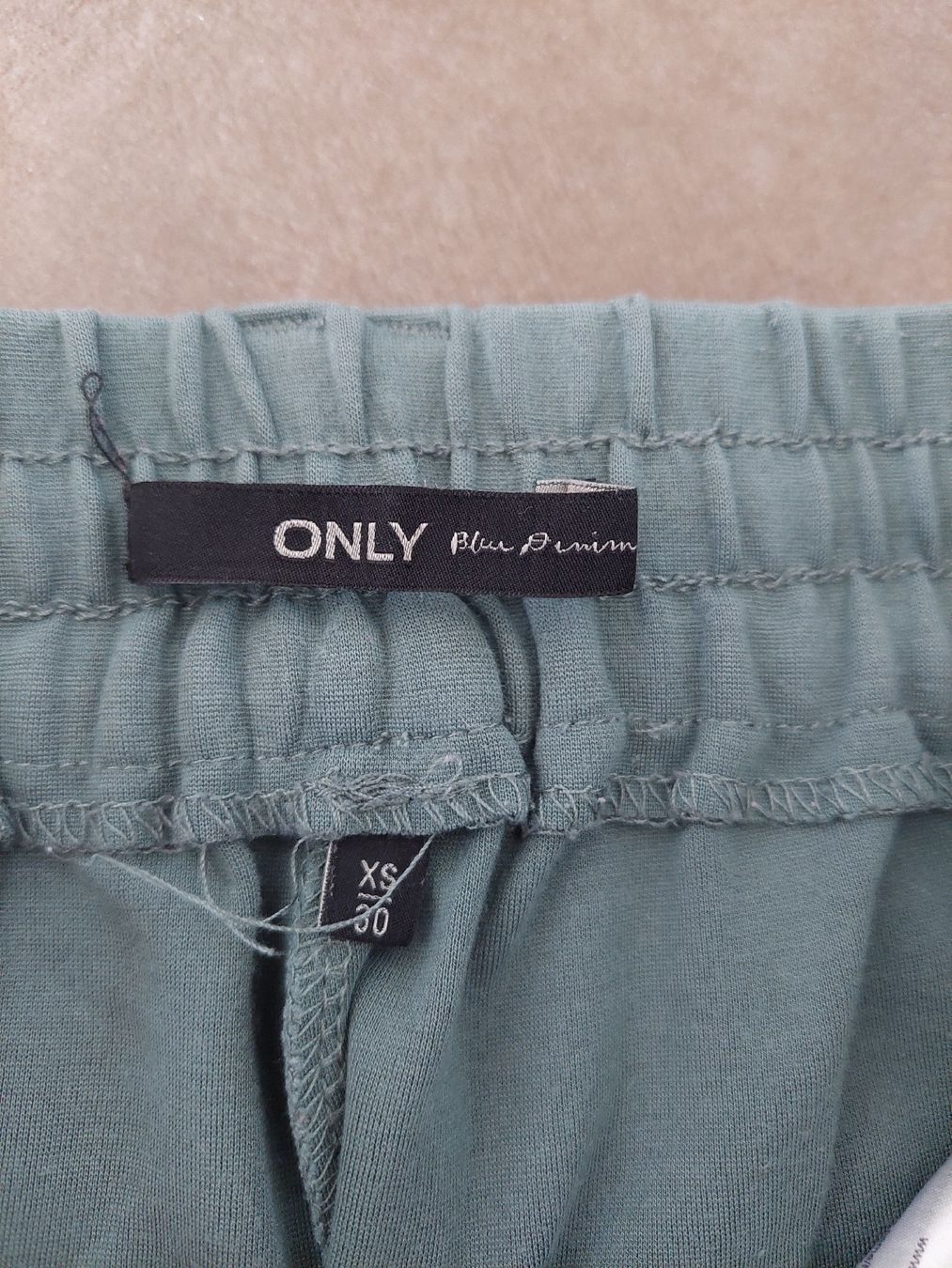 Only Pantaloni: Only Hosen Gr.XS – Usato da Flurlingen venduto da Atea8 1