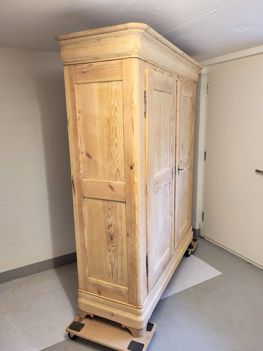 Schränke: Wunderschöner antiker Schrank restauriert – Gebraucht aus Hofstetten SO von famburgert 3