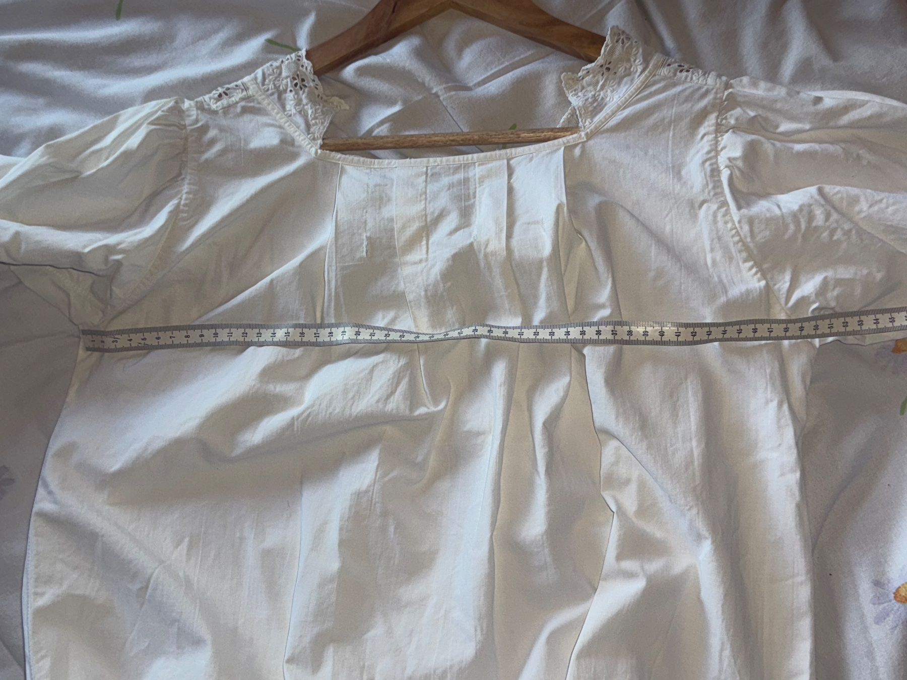 Vestiti: Robe de nuit vintage blanche coton brodé – Usato da Ovronnaz venduto da Etagne68 3