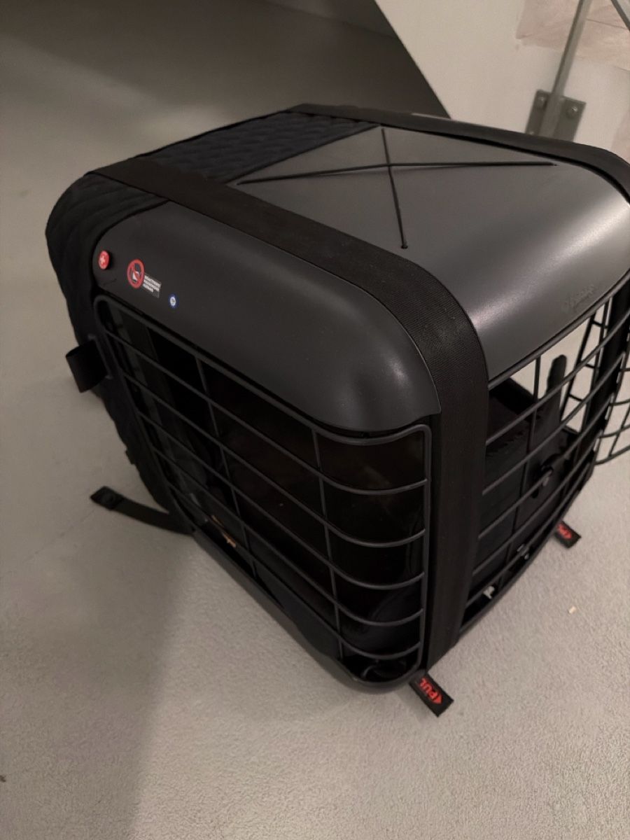 Käfige, Transport & Sicherheit: Hundebox schwarz mit Isofix Halterung – Gebraucht aus Egolzwil von Jrg2005privat 2