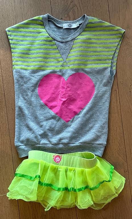 Lotti & Set di vestiti: Schwiizergoofe Shirt und Röckli 98/104 – Usato da Oberrohrdorf venduto da stephaniejost