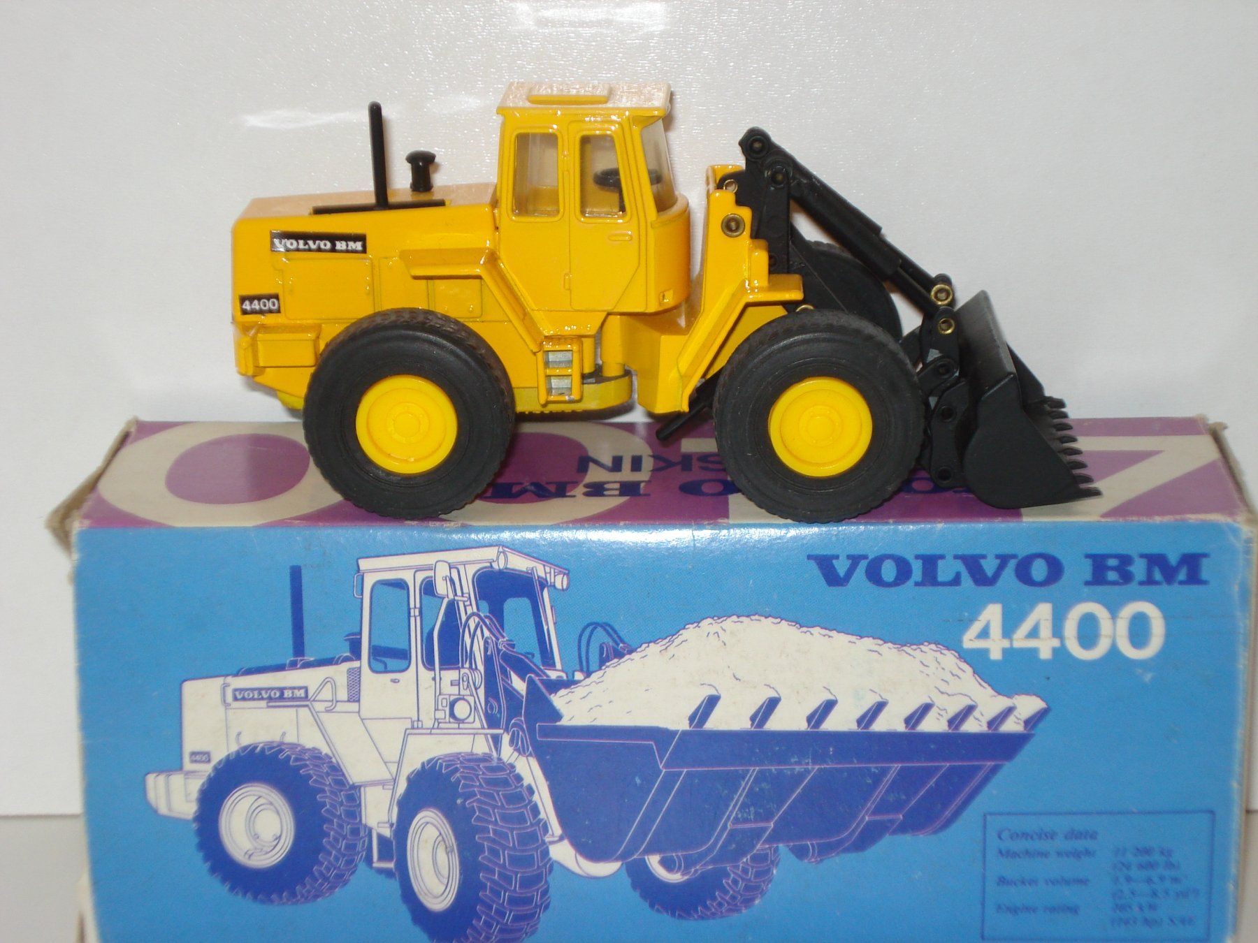 Modellbausätze & Standmodelle: VOLVO BM 4400 Radlader – Neu (gemäss Beschreibung) aus Mitlödi von worker04