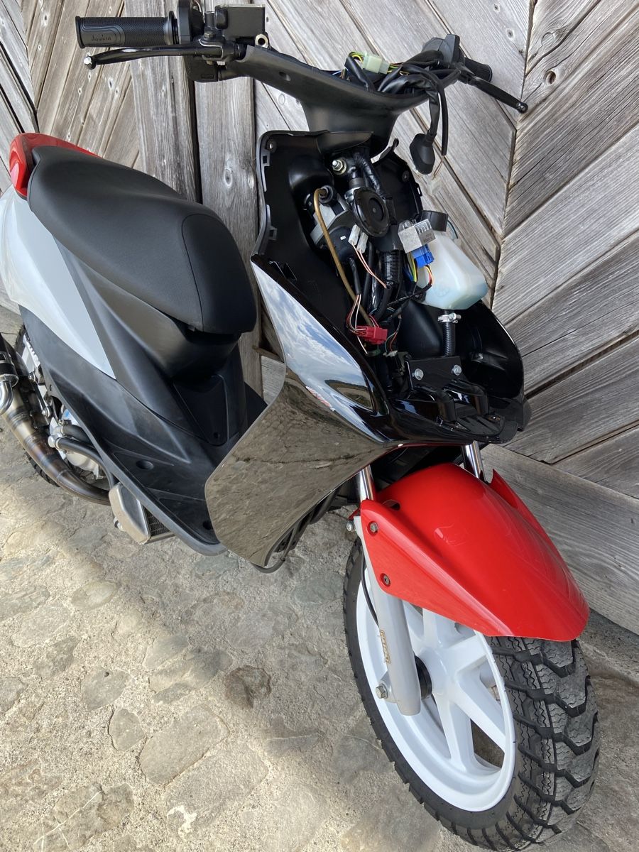 Yamaha Scooter: Yamaha Jog RR  – Usato da Seedorf BE venduto da momo7205 3