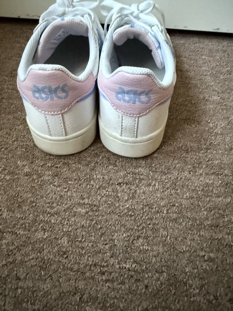 Asics Chaussures femmes: Asics Schuhe – Neuf (Voir description) à Zürich par Dalia.ababssa 2