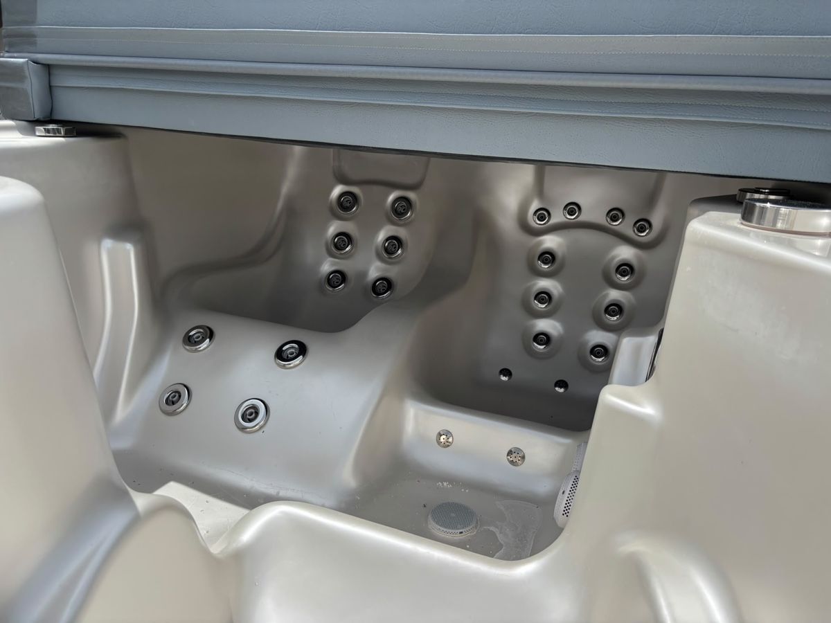 Bains à remous: Whirlpool Jacuzzi, Garten, Pool, Servicetechniker, Preis =VB – D'occasion à Breitenbach par Alice_xy 7