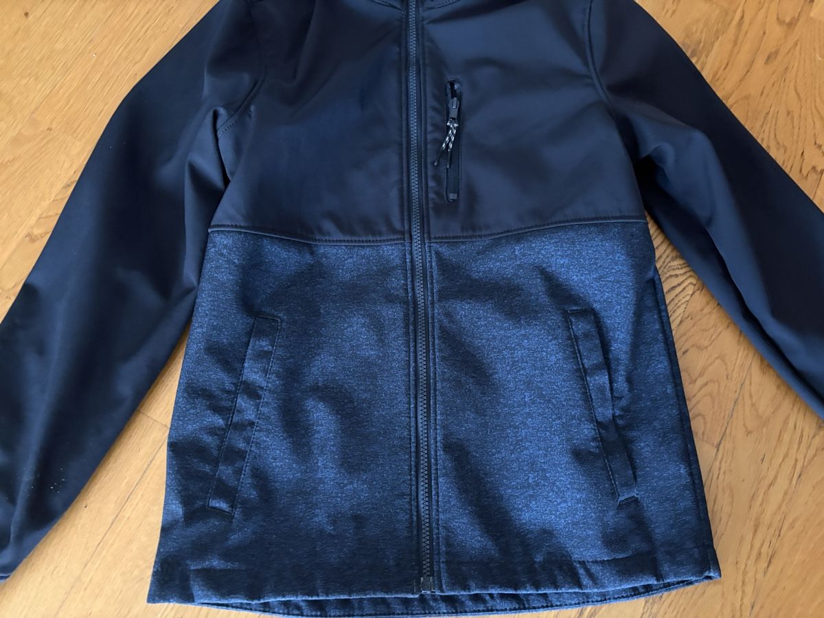 H&M Giacche & Cappotti: Softshelljacke dunkelblau / schwarz Gr 158 / Jungs – Usato da Beromünster venduto da msklef 2