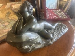 Skulptur Bronze oder bronziert Akt 48x27x16 cm monogr. 