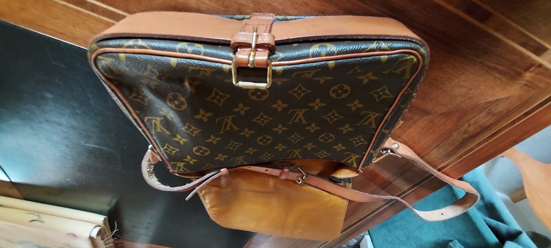Louis Vuitton Autres vêtements & accessoires: Louis Vuitton Cartouchière – D'occasion à Gstaad par Grotte3 3