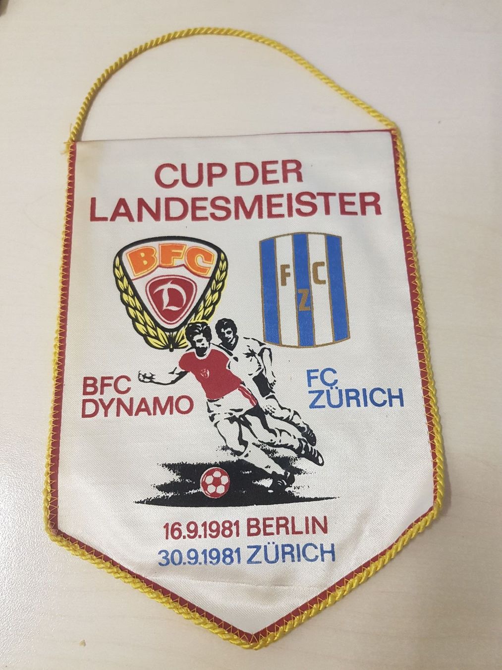 UEFA Drapeaux: FCZ vs. BFC Dynamo Berlin Wimpel 1981 – D'occasion à Meilen par Anfield1