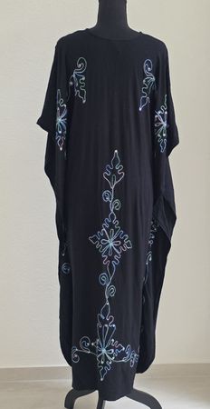 Schwarzes Kaftan-Kleid mit Stickerei & Muscheln, Grösse L/XL