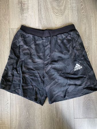 Adidas Sportshorts, neuwertig, Grösse M, Herren