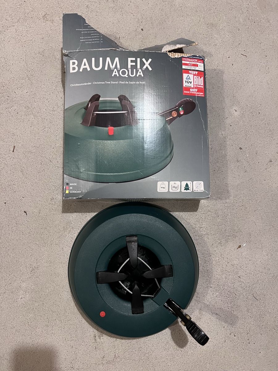 Auflagenboxen: BAUM FIX AQUA Christbaumständer mit Wassertank – Gebraucht aus Wädenswil von dai_2bcv