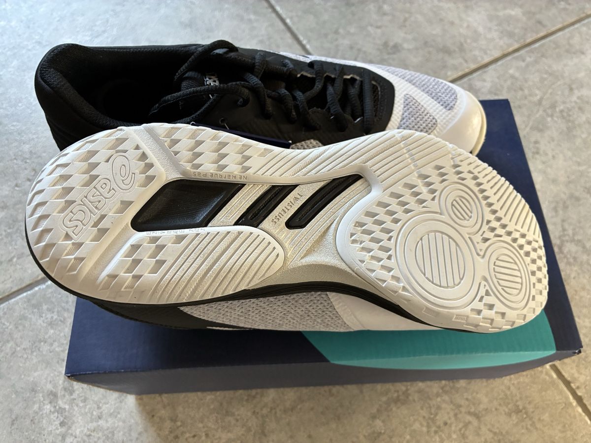 Asics Chaussures hommes: Asics Netburner Ballistic FF US 7,5 – Neuf avec emballage d'origine à Aarau Rohr par Sheeno 2
