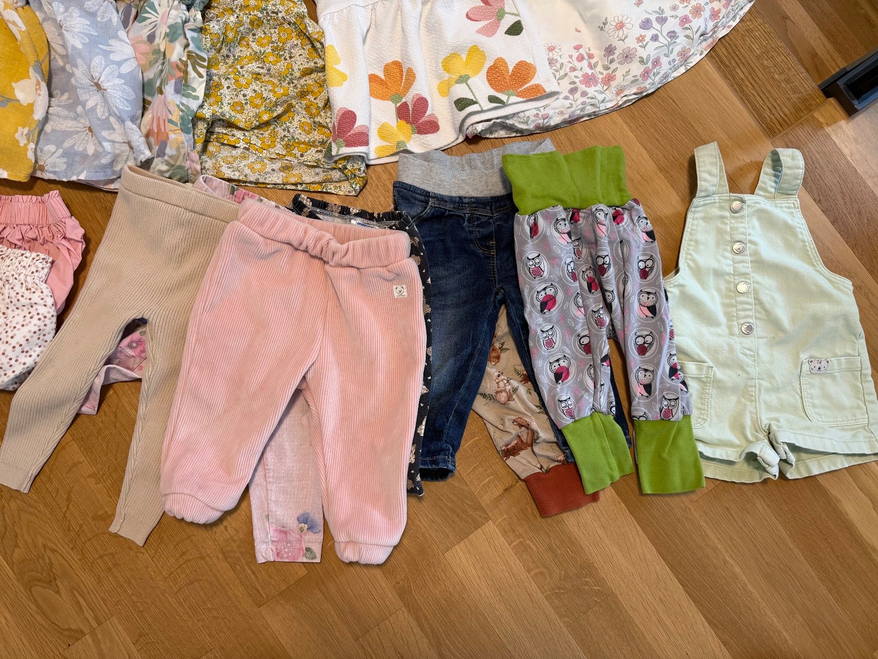 Lotti & Set di vestiti: Kleiderpaket Gr. 74 für Mädchen – Usato da Bertschikon venduto da montanna4ch 2