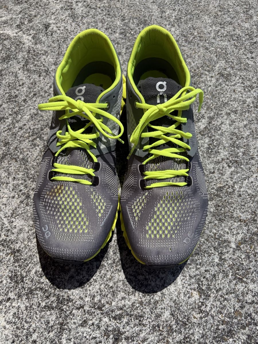 On Chaussures hommes: ON CLOUD Laufschuhe gr.40.5 – D'occasion à Maggia par johannaf01
