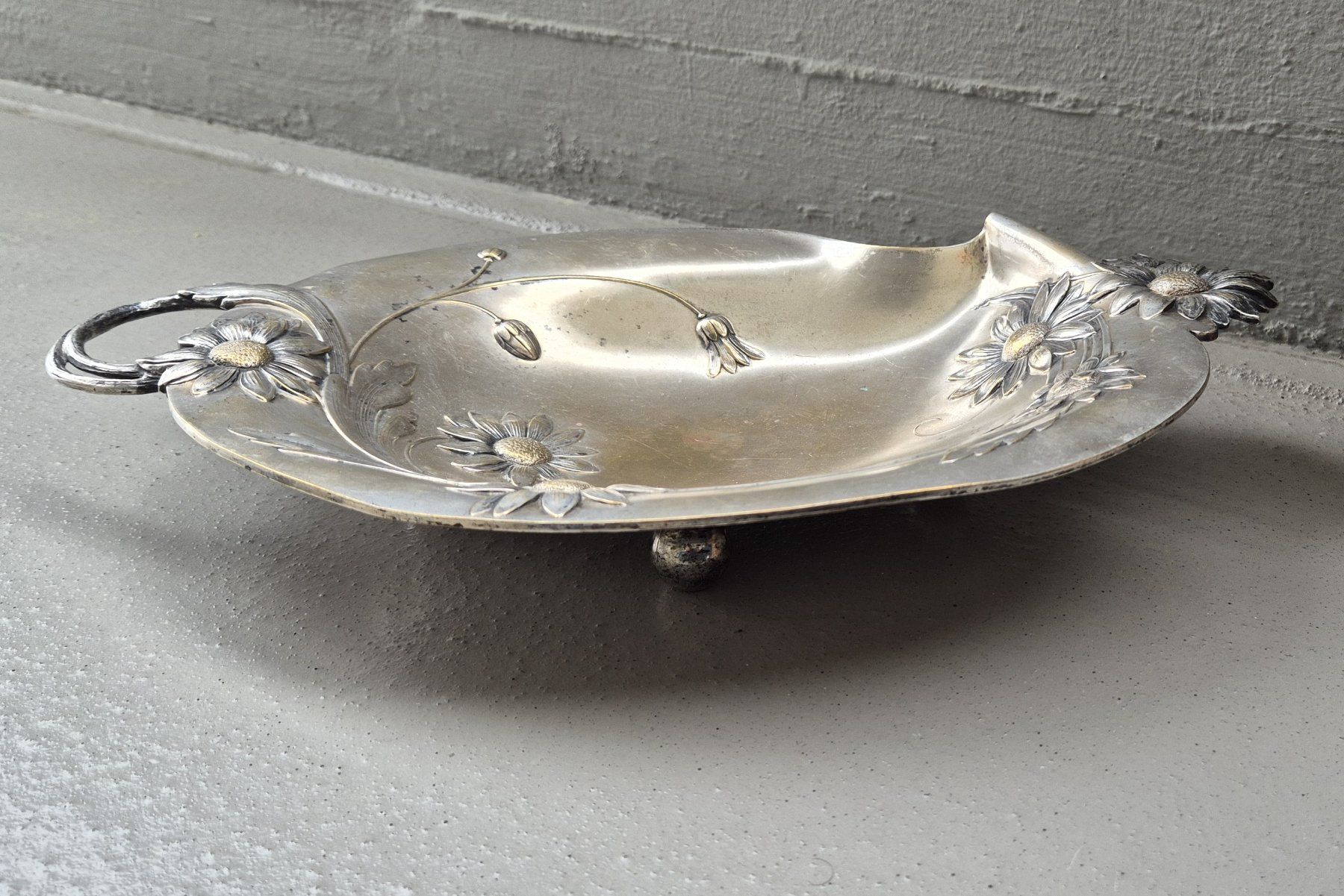 WMF Ciotole: WMF Jugendstil-Schale mit Blumendekor – Usato da Zürich venduto da brinkosos 7