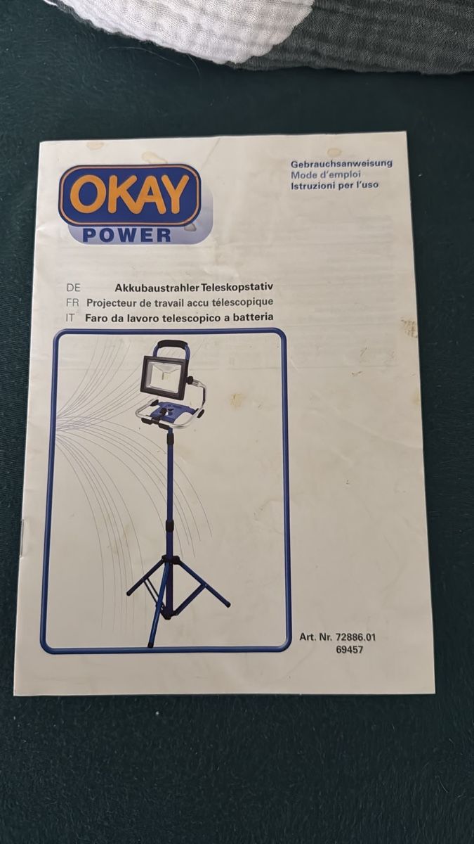 Lampade: 2 Akku-Baustrahler LED mit Teleskopstativ, sehr hell – Usato da Niederscherli venduto da Doene0 1