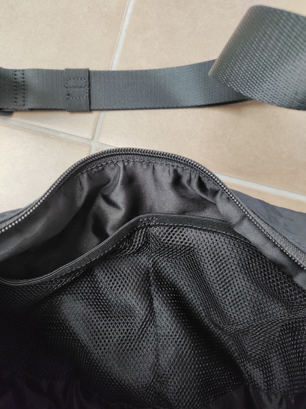 Lululemon Taschen für Damen: Umhängetasche von lululemon – Gebraucht aus Port von 243rina 3