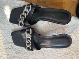 Elegante Bershka Sandalen mit Kette, Grösse 39, Schwarz