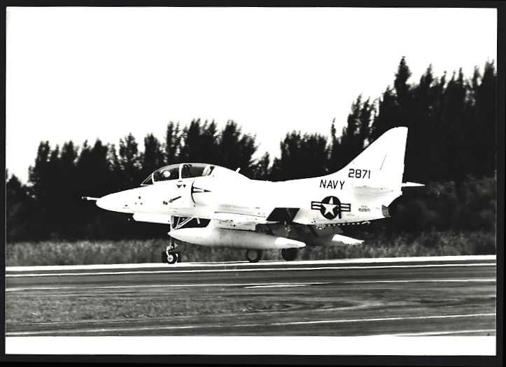 Fotografie &  Plakate: Fotografie Flugzeug Douglas A4 Skyhawk,  – Gebraucht aus Berlin von bartko-reher