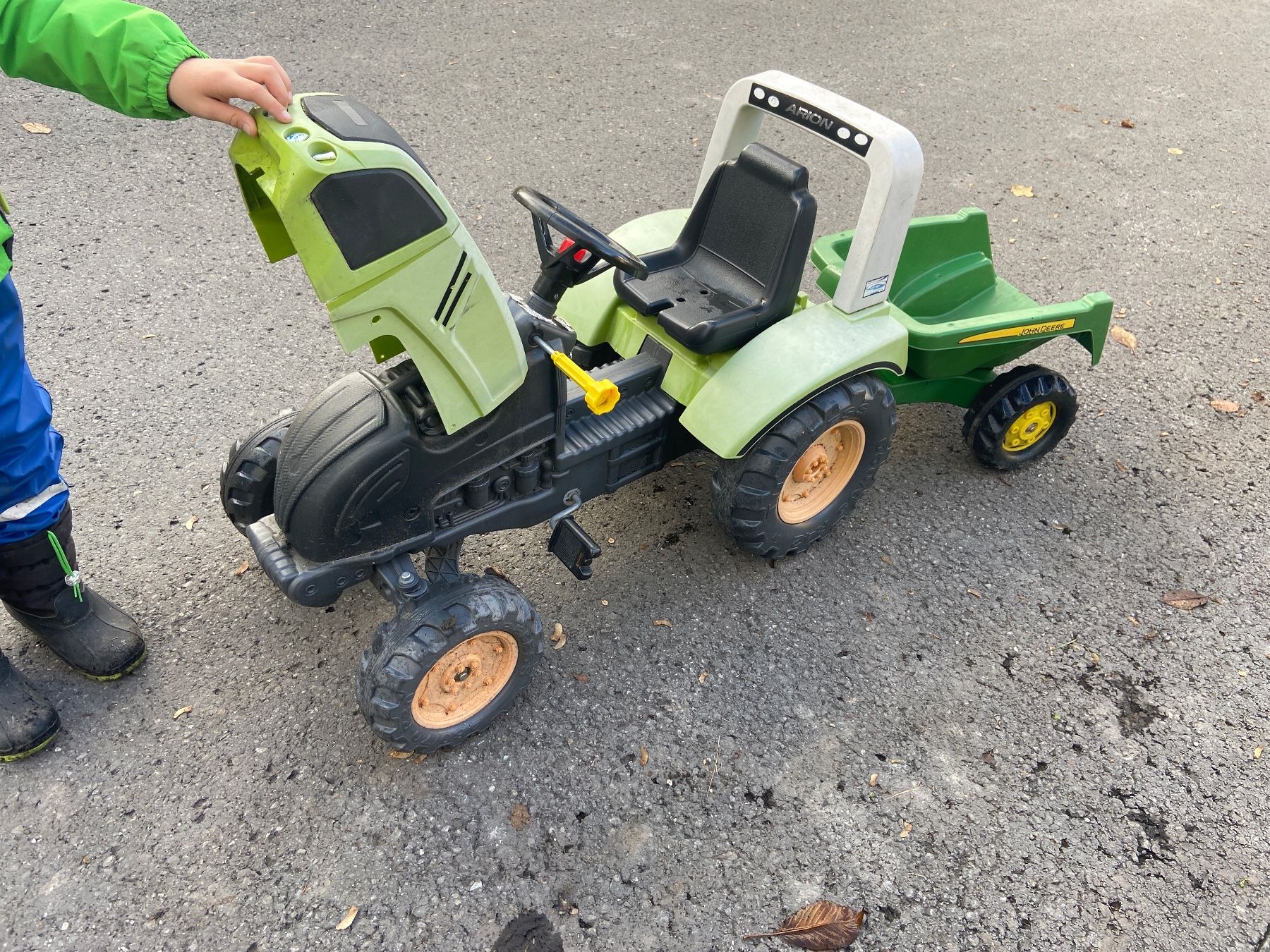 Fahrzeuge für Kinder: Trettraktor / Treten Traktor – Gebraucht aus Balgach von  2