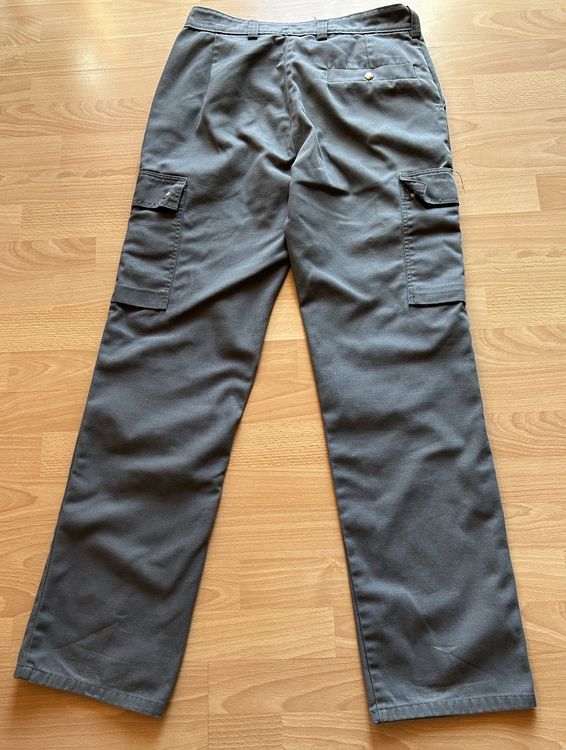Pantaloni: Arbeitshose / Cargohose, grau, Gr. 38/40 – Usato da Neukirch-Egnach venduto da Phion 1