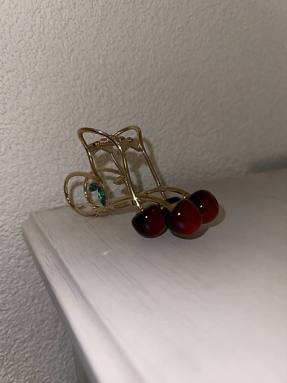 Haarschmuck: Kirschen Haar Klammer – Neu und originalverpackt aus Niederwangen BE von by_nisrin