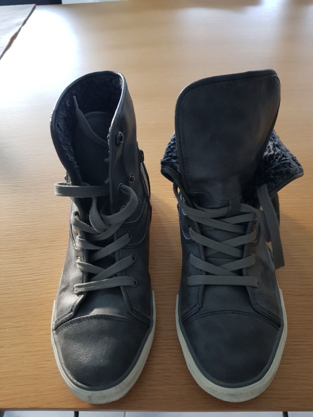 Scarpe da donna: Tolle  Sneakers   est.1978 – Usato da Stansstad venduto da leoni66