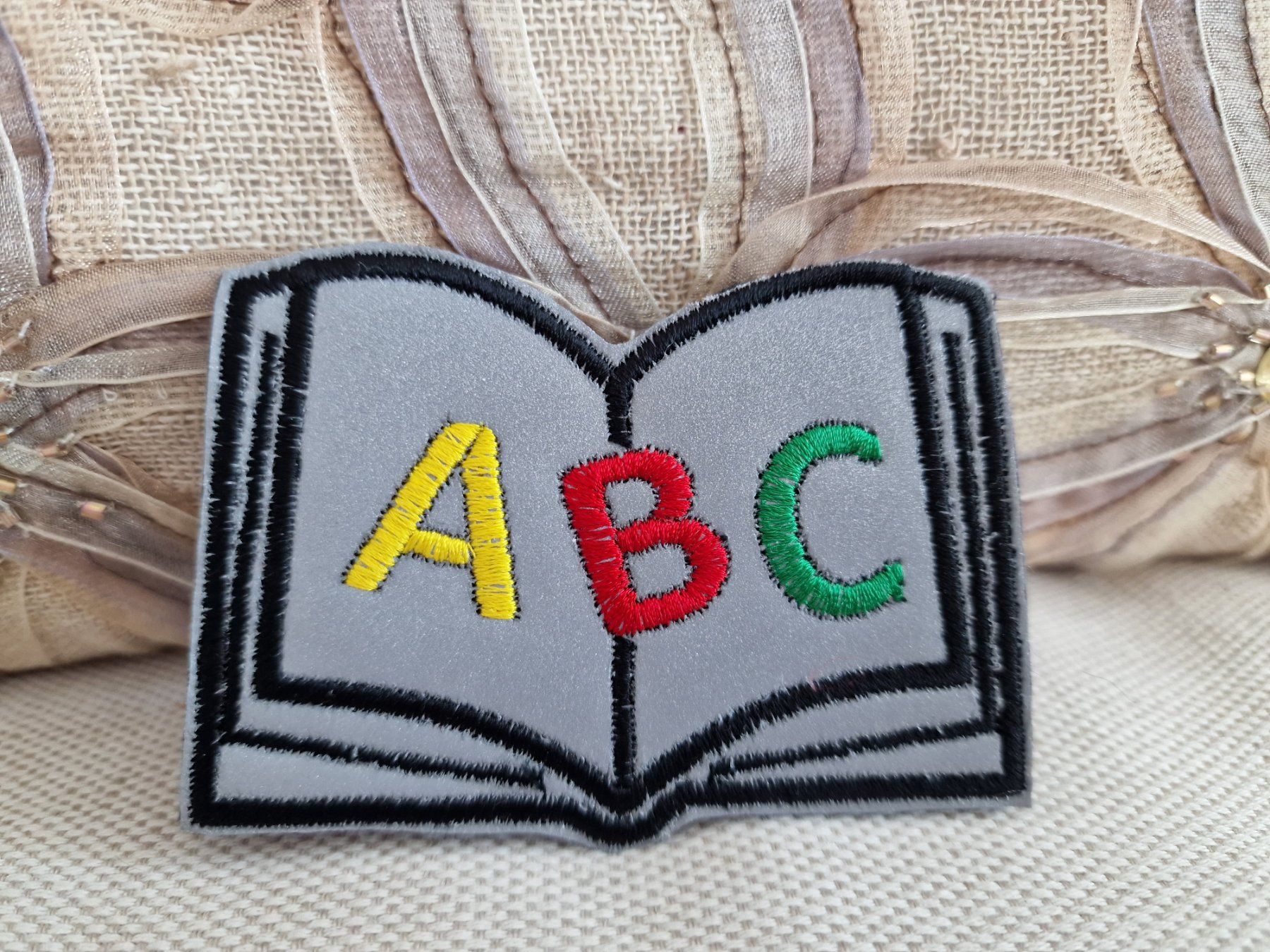 Patches: Handgemachter Reflektor Erstlesebuch NEU – Neu und originalverpackt aus Zürich von Pemberleys