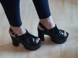 Lack-Plateau-Sandalen Y2K Style!