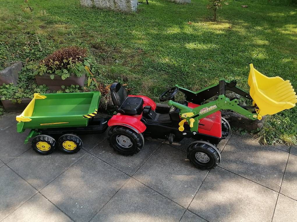 Fahrzeuge für Kinder: Kinder Traktor Trettraktor inkl. Anhänger, Frontlader  – Gebraucht aus Stansstad von lengsi