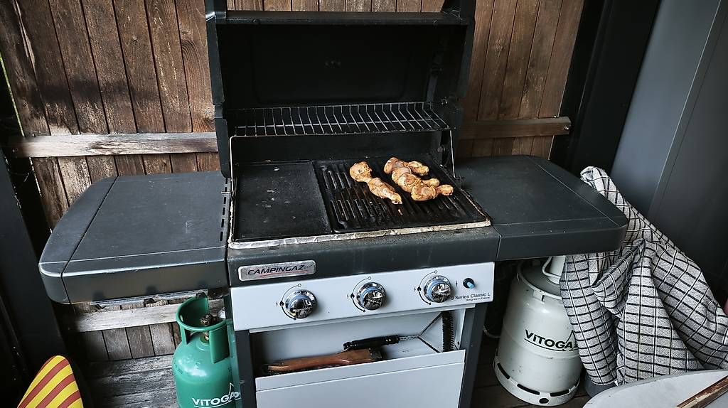 Griglie: Campingaz Gasgrill mit 2 Gasflaschen – Usato da Solothurn venduto da Uherbert