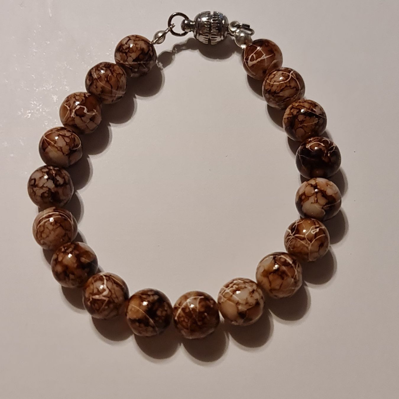 Bracciali & Braccialetti: Handgemachtes Armband mit Marmorperlen – Nuovo e nell'imballaggio originale da Grafstal venduto da sel_yil