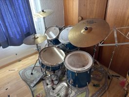 Schlagzeug Set Blau mit Paiste Becken guter Zustand