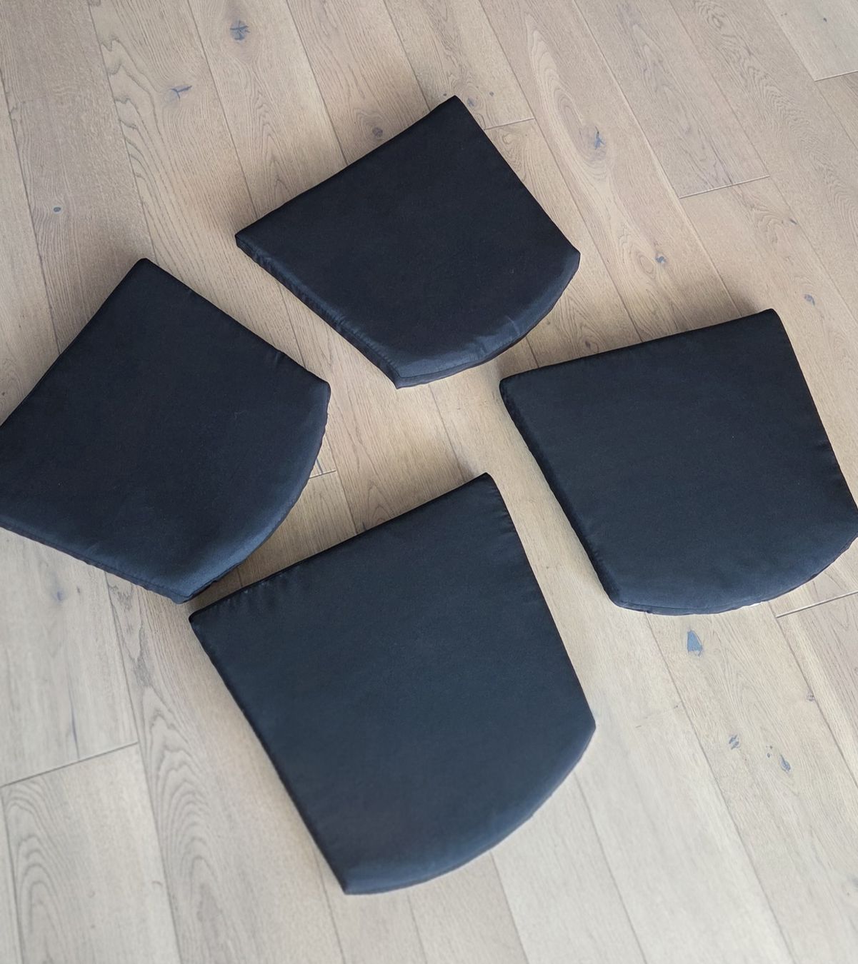 Set di tavolo e panche: Gartentisch Rattansimulation Glasplatte, mit 4 Stühlen – Usato da Thun venduto da Urs_wenger 4