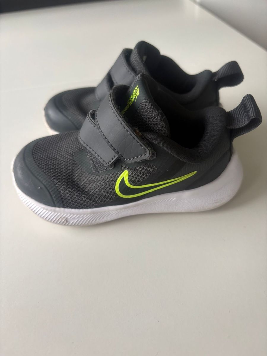 Nike Scarpe per ragazzi: Chaussures Nike Star Runner Bébé, Taille 22 – Usato da Versoix venduto da Pti-pois